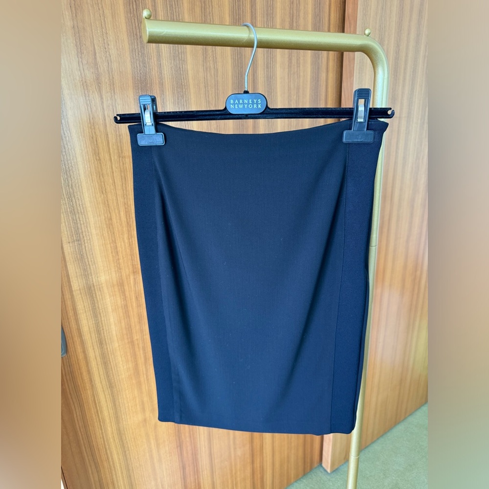 Le Dix Balenciaga straight short skirt.